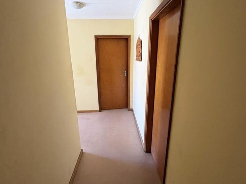 3 Bedrooms House For Sale - Photo 5