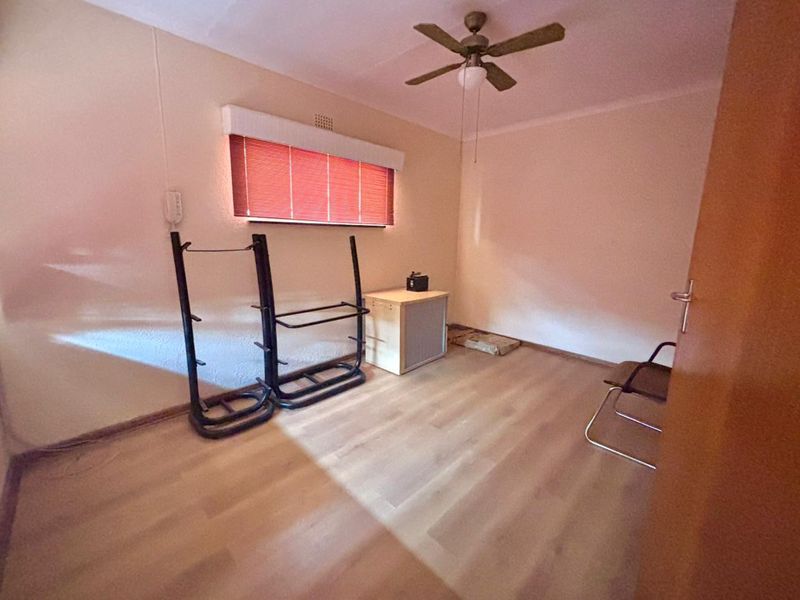 3 Bedroom Family Home with Scenic Views, Entertainment Spaces, and Unique Character In The Glenvista Hills - Photo 5