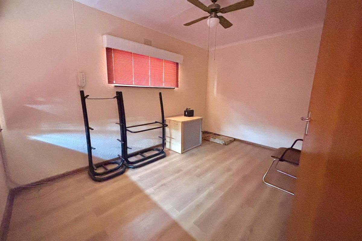 3 Bedroom Family Home with Scenic Views, Entertainment Spaces, and Unique Character In The Glenvista Hills - Photo 5