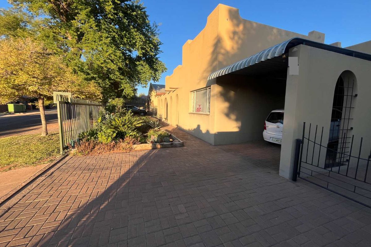 Spacious 3-Bedroom Home with Business Potential – Prime Location! - Photo 2