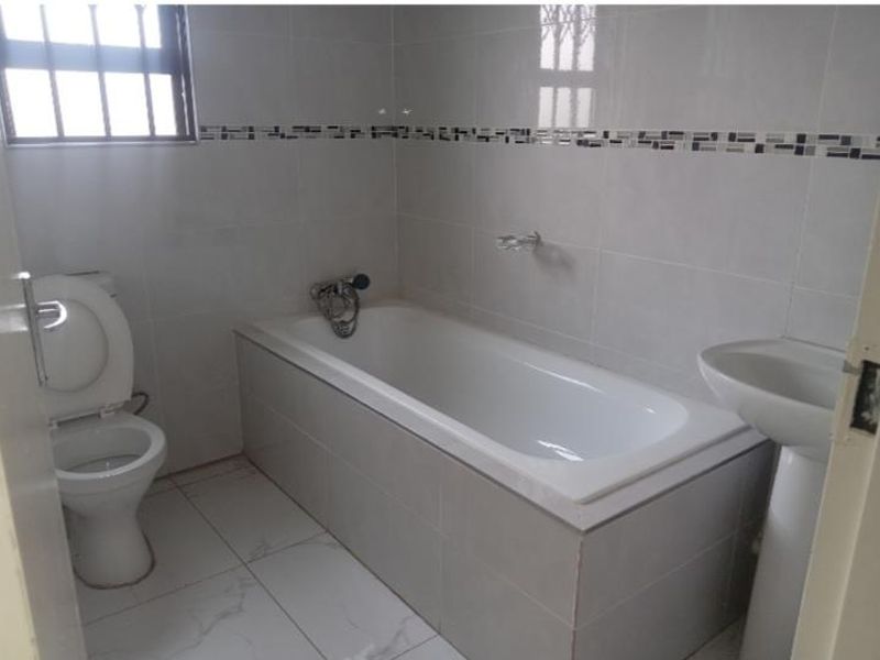 EXCLUSIVE | MODERN LUXURY WITH BIOMETRIC SECURITY – ACT FAST This is not just a home — it is a statement of secure, modern living in the heart of Dawn Park. - Photo 6