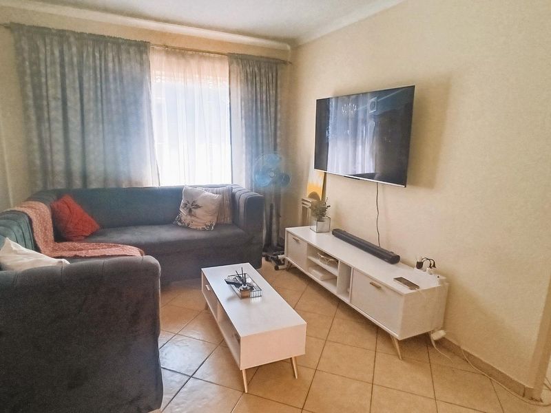 2 Bedroom Apartment -  Ready to Move in. - Photo 2