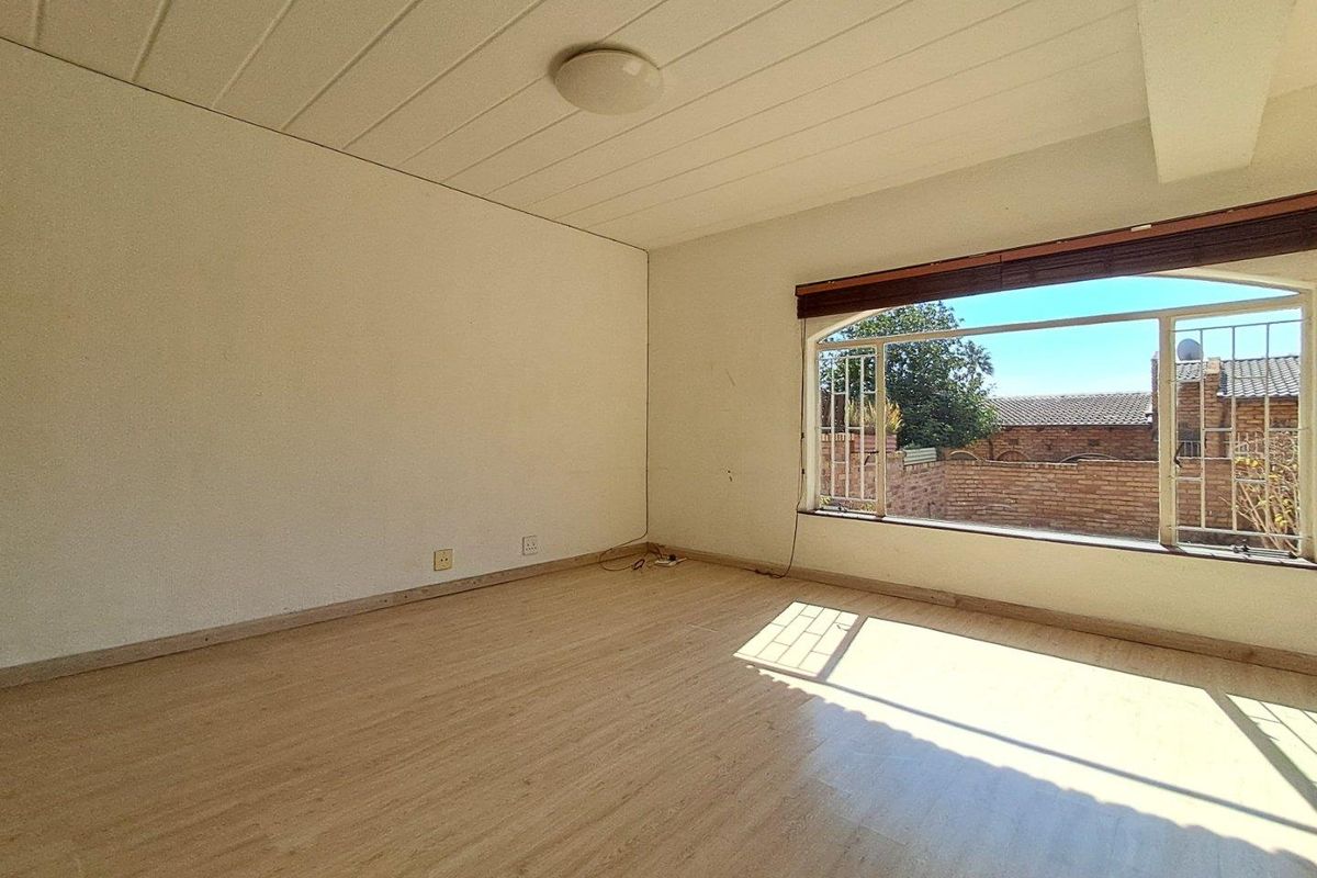 1 Bedroom Duplex Unit in Corlett Gardens - Photo 5