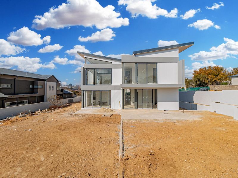 5 Bedroom House for sale in Helderfontein Estate - Photo 8