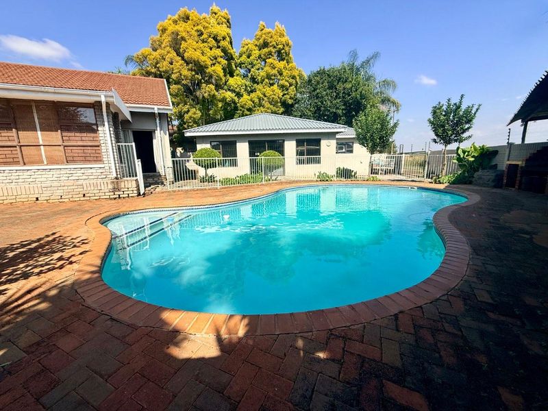 Beautiful 4 bedroom house for sale in Vryheid - Photo 1