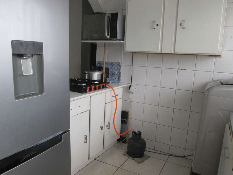 BEAUTIFUL  AND NEAT TWO BEDROOM [2] FLAT FOR SALE IN DASPOORT [PTA ] BARGAIN - Photo 7