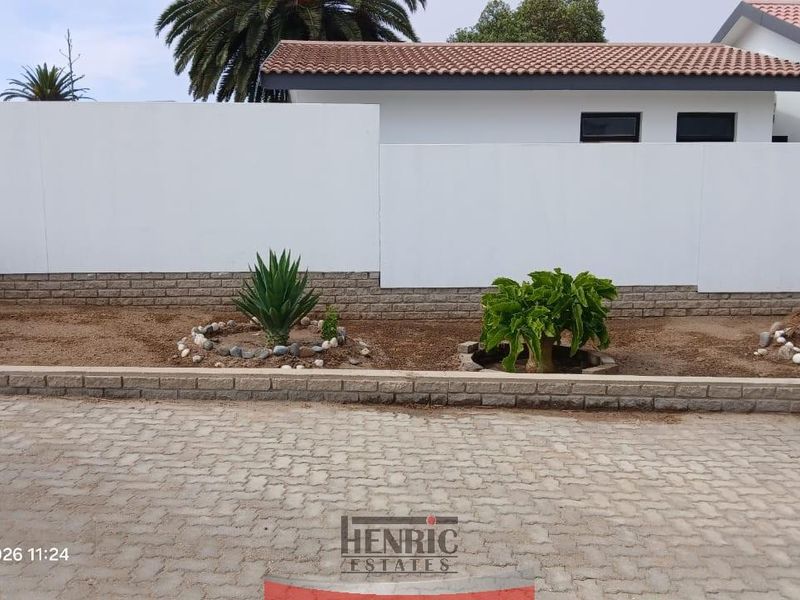 Sole Mandate; Large Family Home with Flatlet in Vineta for Sale - Photo 4