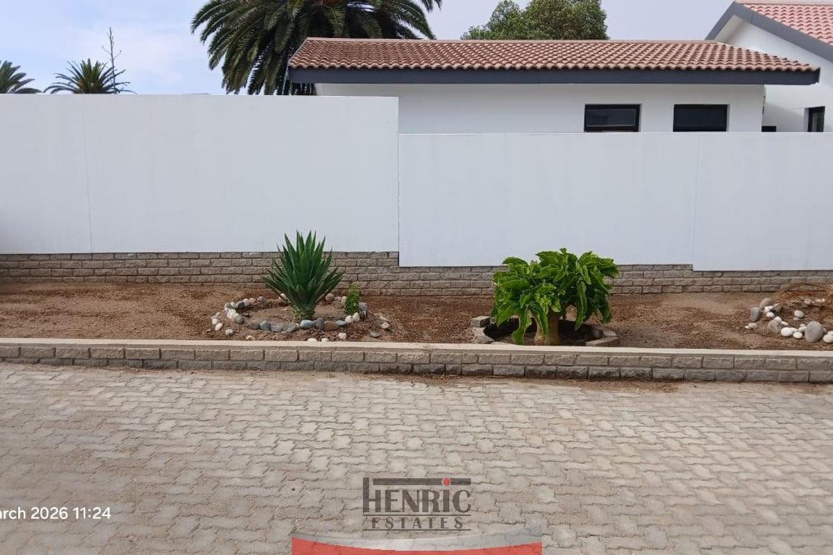 Sole Mandate; Large Family Home with Flatlet in Vineta for Sale - Photo 4