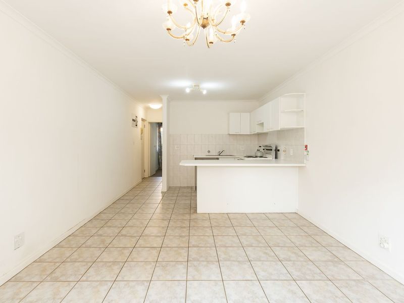 Charming One Bedroom Apartment with Entertainment Patio in Newlands / Rondebosch Village - Photo 4
