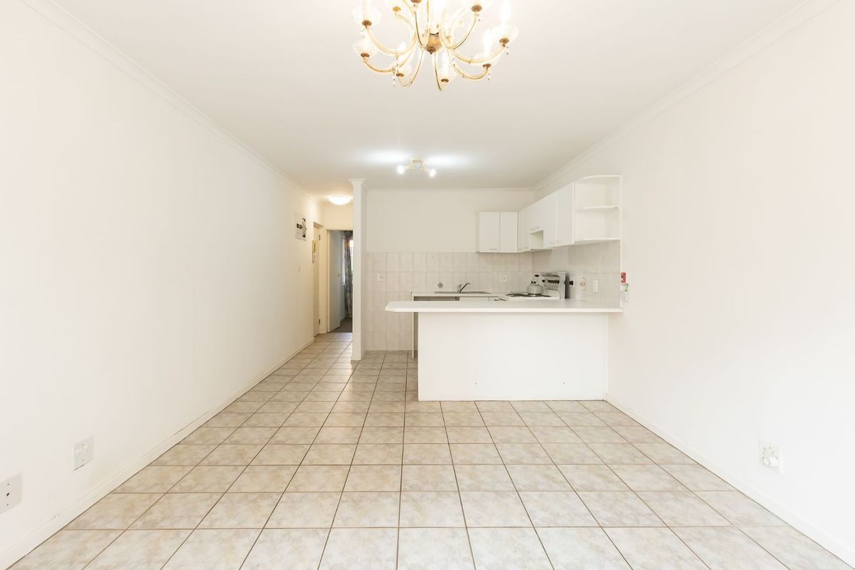 Charming One Bedroom Apartment with Entertainment Patio in Newlands / Rondebosch Village - Photo 4