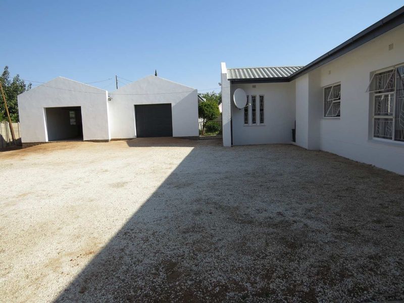 Stunning 4-Bedroom Upmarket Home for Sale in Kakamas – Style, Space & Elegance! - Photo 5