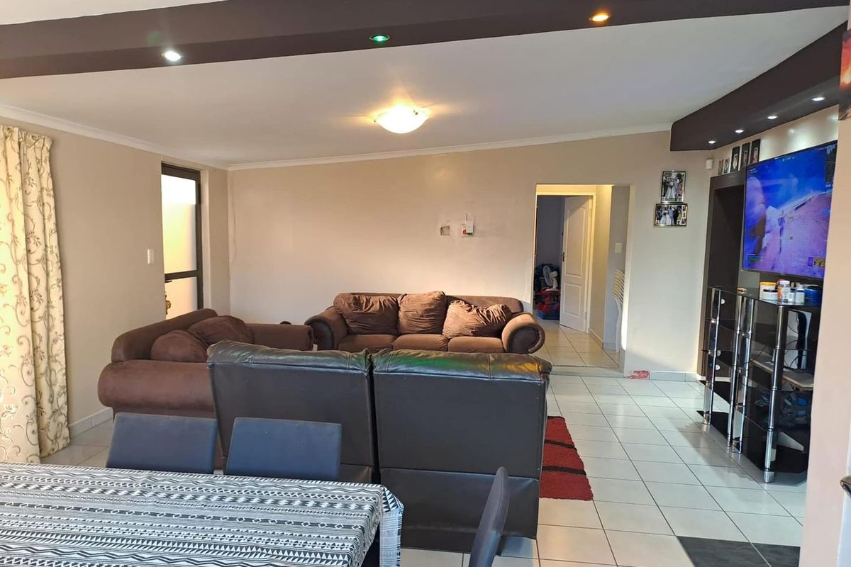 Buy a beautiful 3 Bedroom house with a 2 Bedroom flat in Walvisbay Town Center - Photo 3