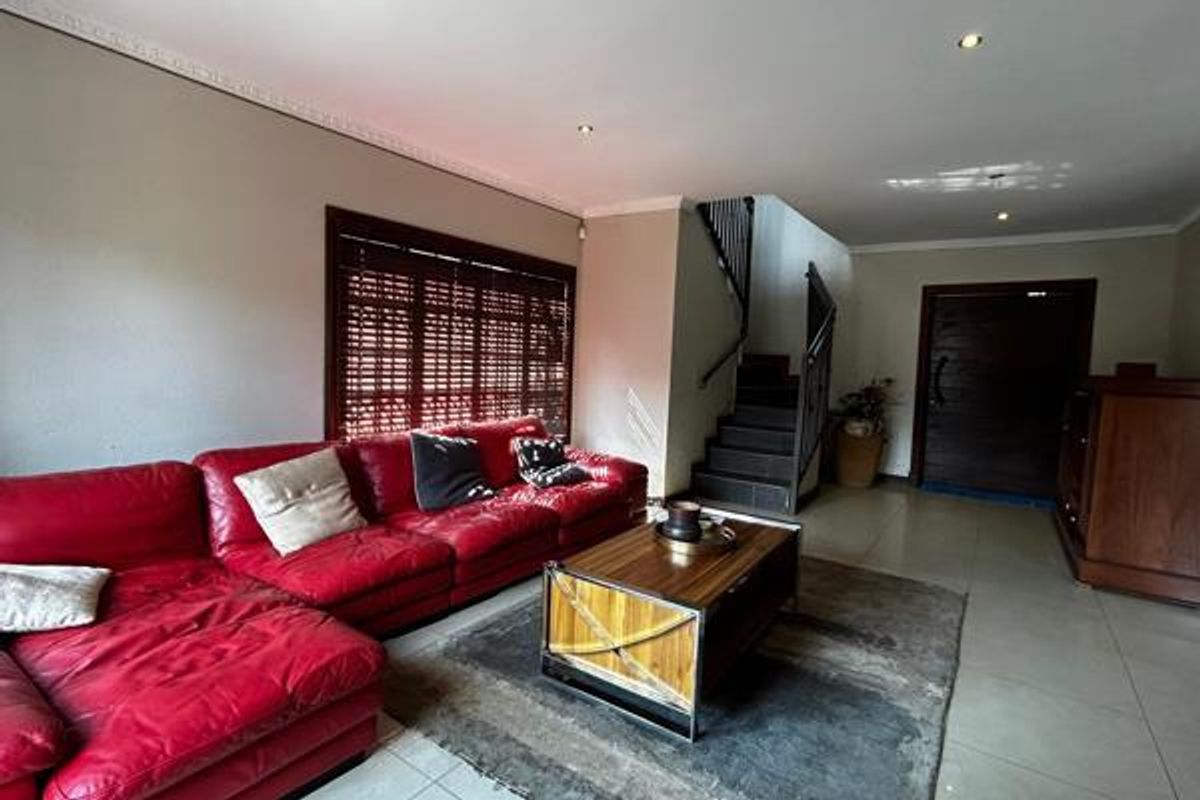 Grab this beautiful house - Photo 3