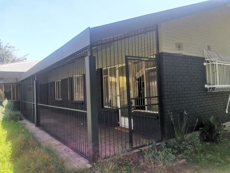 3 Bedroom House For Sale in Vanderbijlpark CE 1 - Photo 5