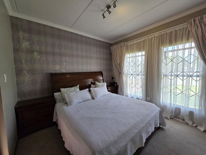 Modern Family Living - Photo 5