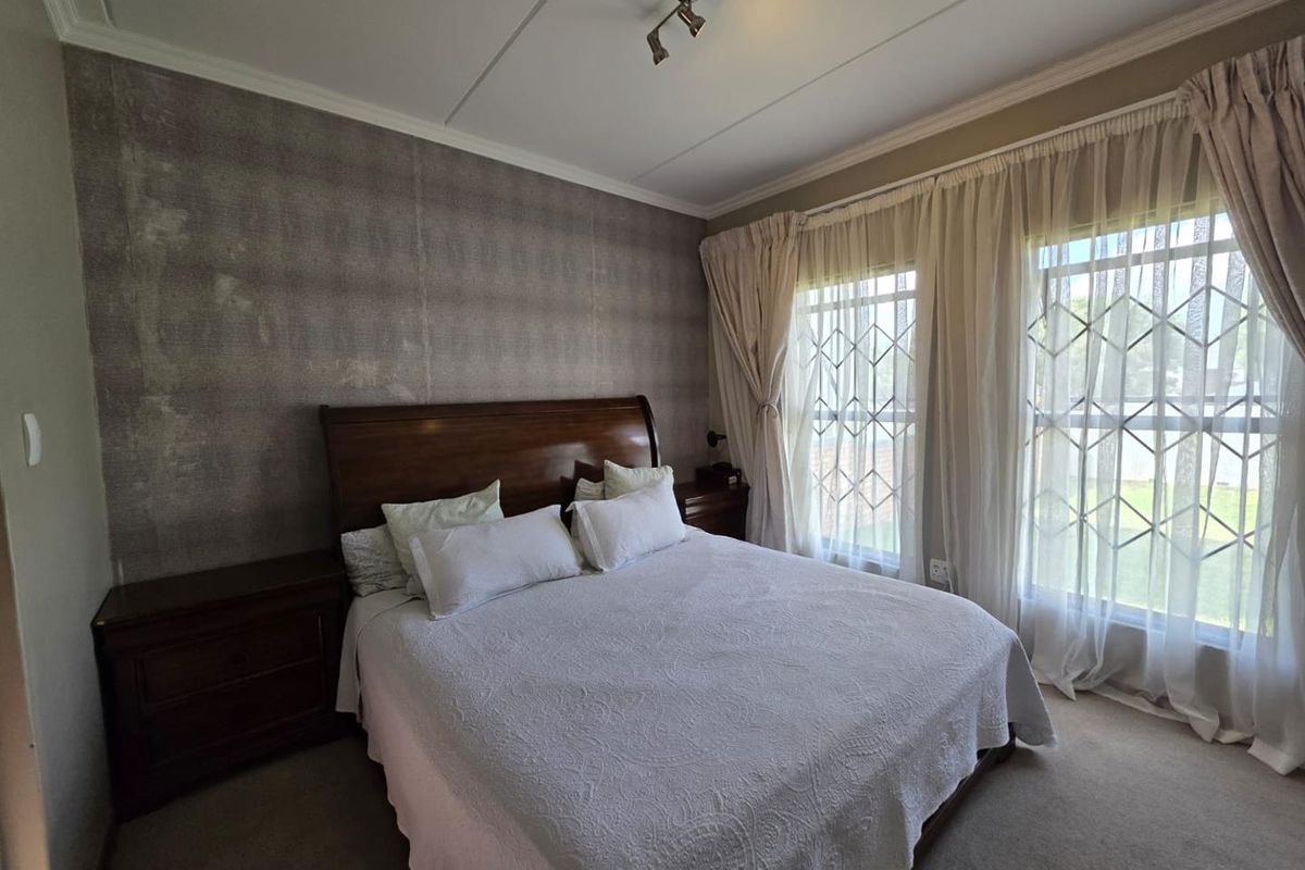 Modern Family Living - Photo 5