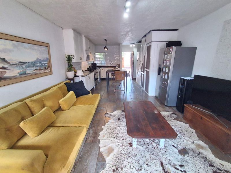 2 Bedroom Townhouse in Monument Park - Photo 4