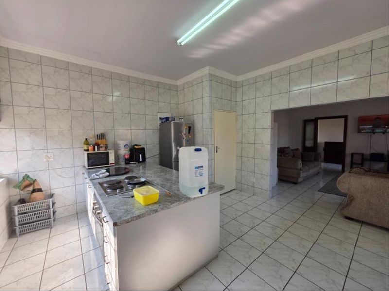 4 Bedroom House for Sale - Photo 6
