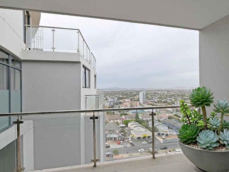 Full-Floor Beachfront Penthouse | 4 Bed | 4 Bath | Private Lift | Fully Furnished | Blouberg - Photo 9