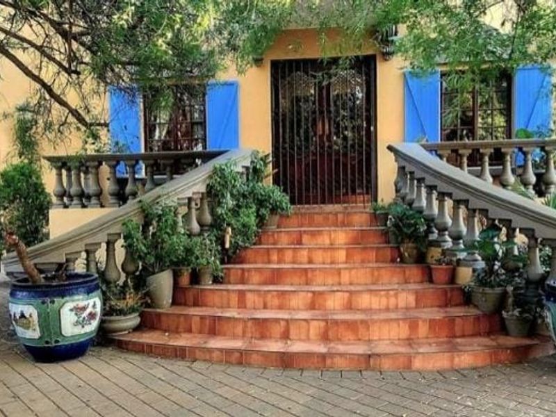 6 luxurious Bedrooms property for sale - Photo 4