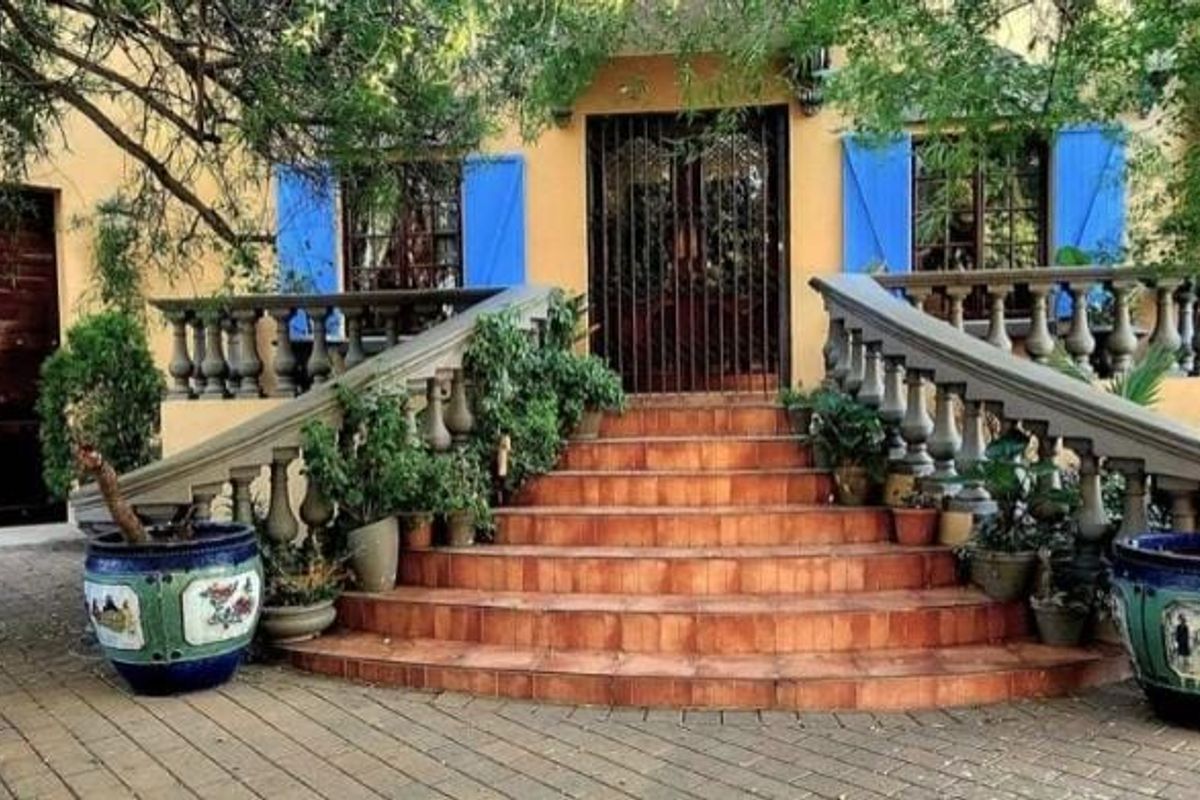 6 luxurious Bedrooms property for sale - Photo 4