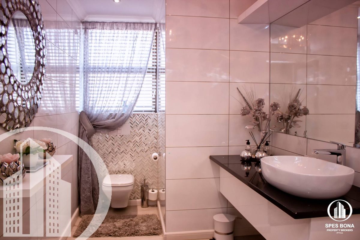An amazing property with one-of-a-kind features - Photo 4