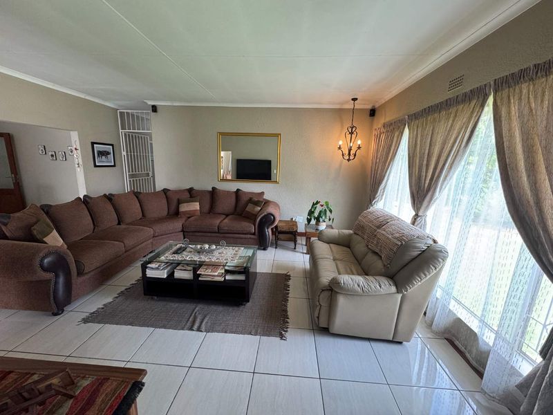 Lovely Family Home for Sale - Photo 4