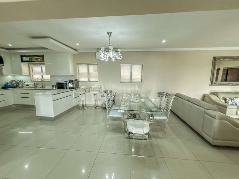 Stunning Family Home with Pool and Outdoor Entertaining - Photo 8