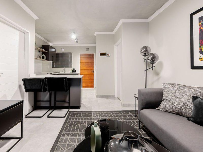 Charming Ground Floor 2-Bedroom Apartment - Photo 4