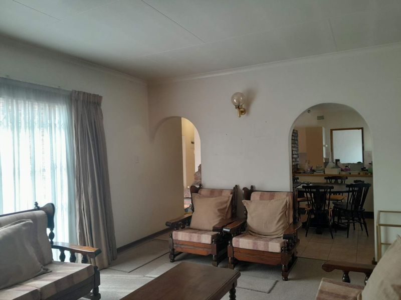 Face Brick 3 Bedroom Home in Elandspark - Photo 2