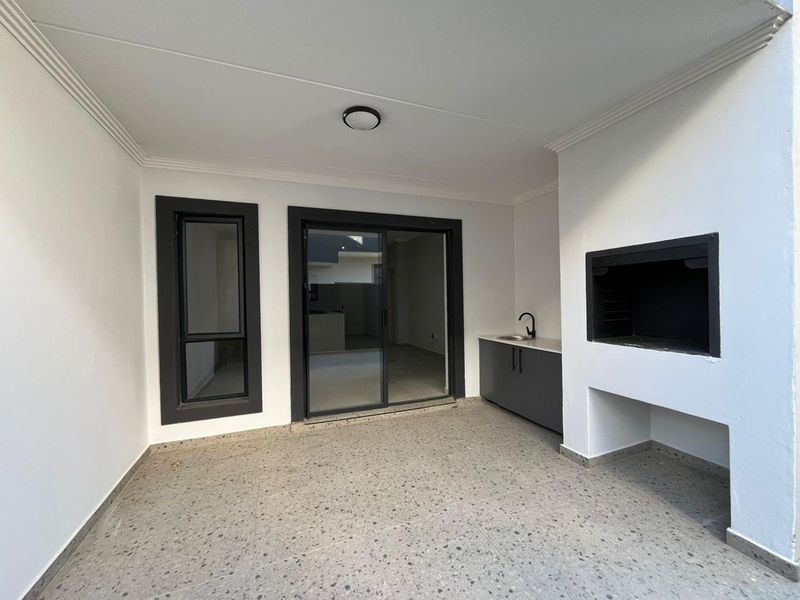 A MODERN APARTMENT IN BRYANSTON AWAITS YOU. - Photo 10
