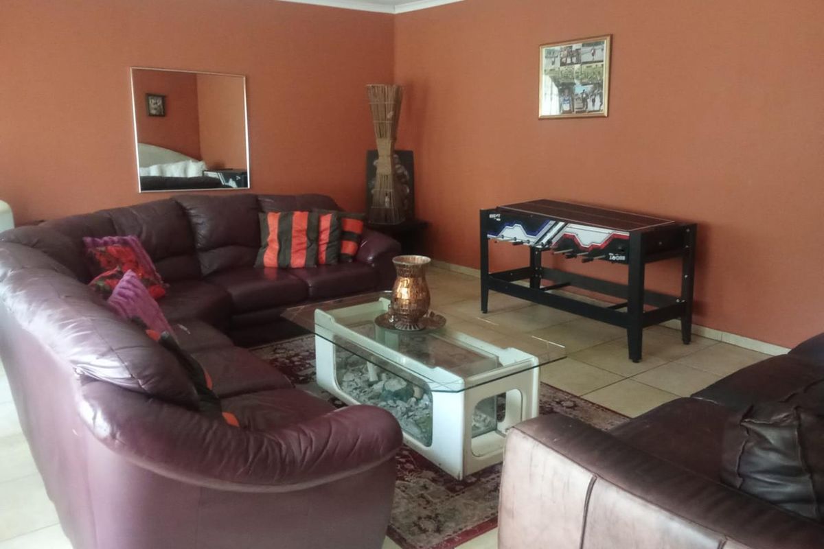 3 BED IN BRACKENDOWNS EXT 5 - Photo 5