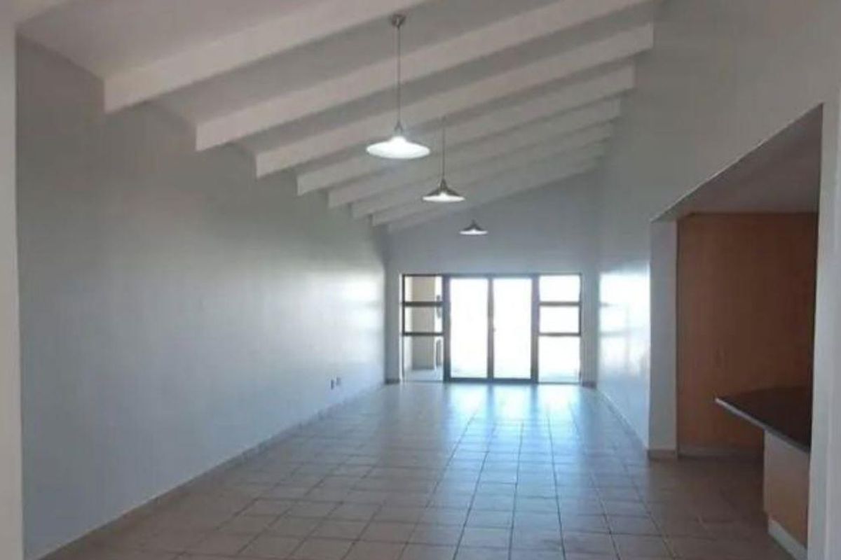 Exceptional 3-Bedroom Apartment for Sale in Mossel Bay - Photo 2