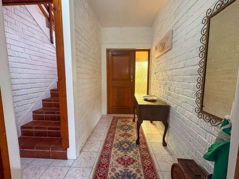 Exceptional Investment Opportunity in a Highly Sought-After Location. - Photo 3