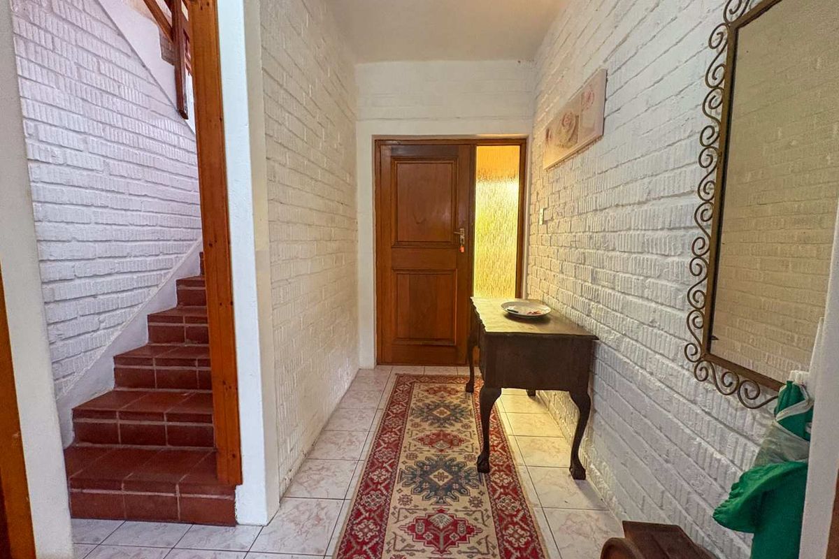 Exceptional Investment Opportunity in a Highly Sought-After Location. - Photo 3