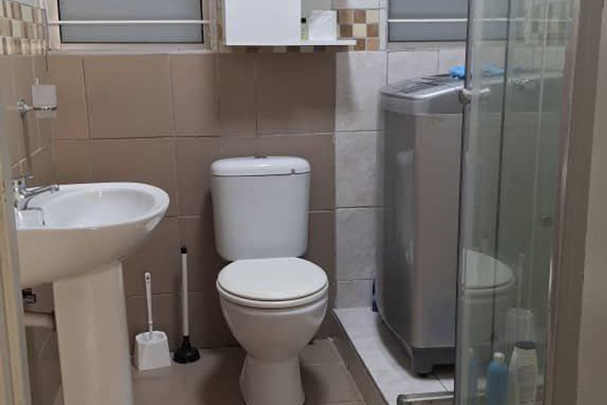 Affordable Rocky Crest Gem: 2-Bedroom Apartment for N$800,000 - Photo 5