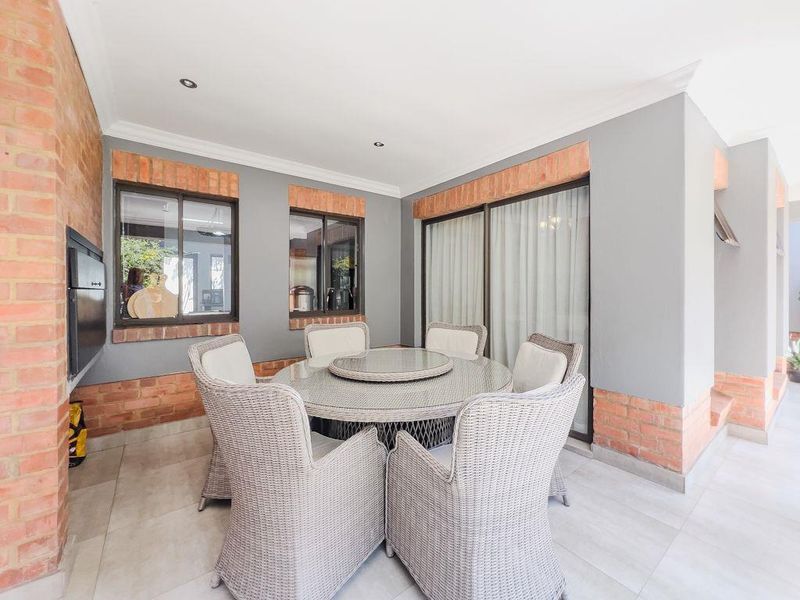 Charming Family Home with Flatlet in Heritage Hill Estate - Photo 5