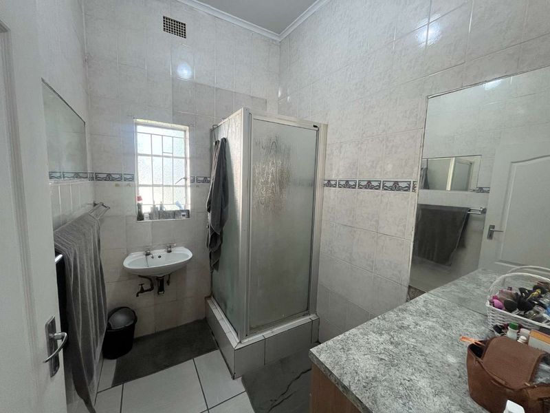 Versatile 4-Bedroom Home with Private Flatlet – Excellent Investment Opportunity - Photo 4