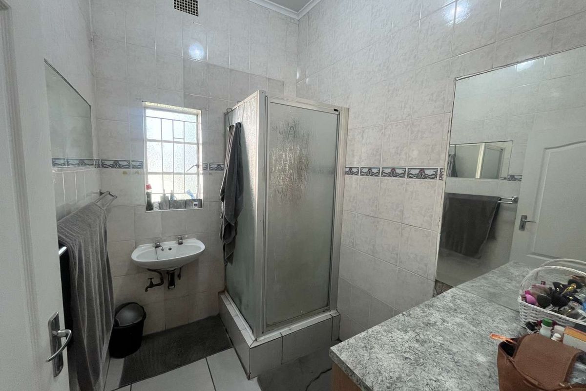 Versatile 4-Bedroom Home with Private Flatlet – Excellent Investment Opportunity - Photo 4