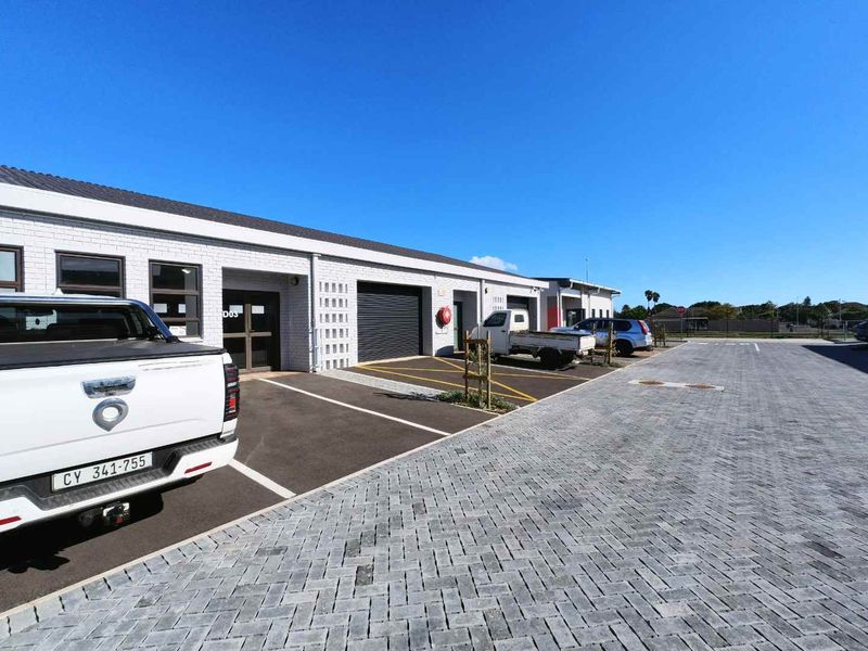 153sqm Warehouse space to let - Montague Gardens - Photo 3