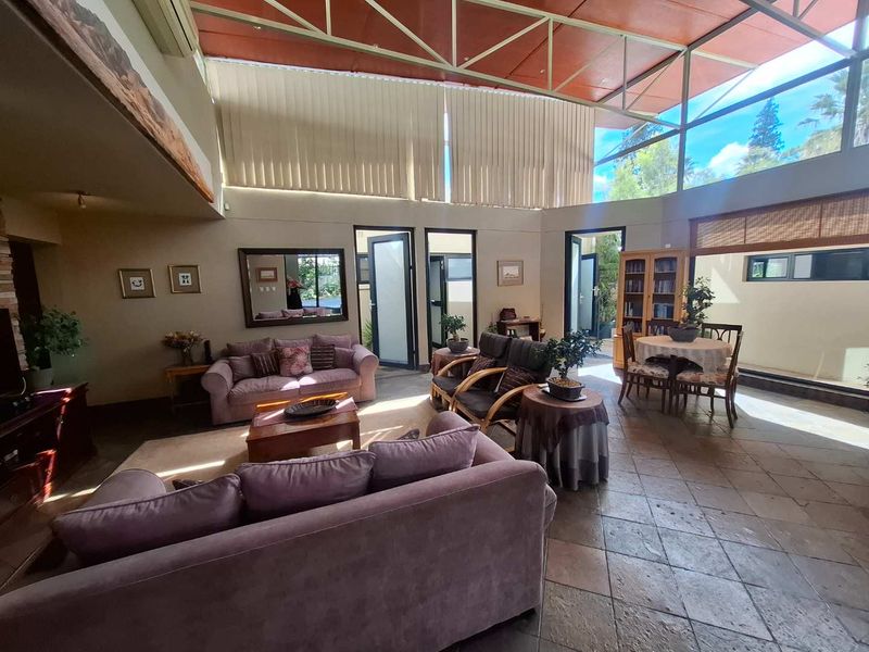 Home with three flats & a home office - Photo 9