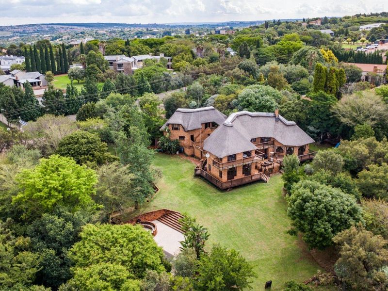A Serene Bush Lodge-Style Home with Exceptional Family Space - Photo 2