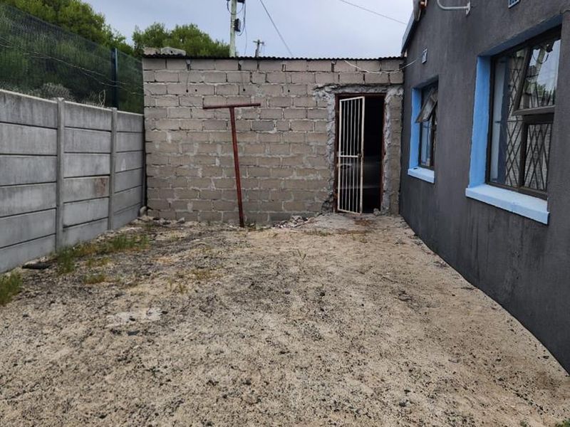 Charming Three-Bedroom House for Sale in Ilitha Park, Khayelitsha - Photo 7