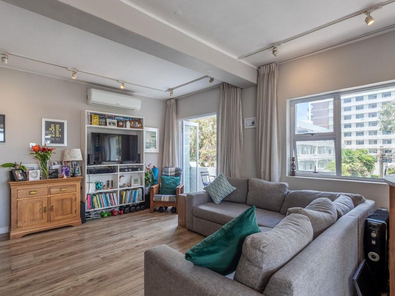 Easy Coastal Living in the Heart of Sea Point - Photo 4