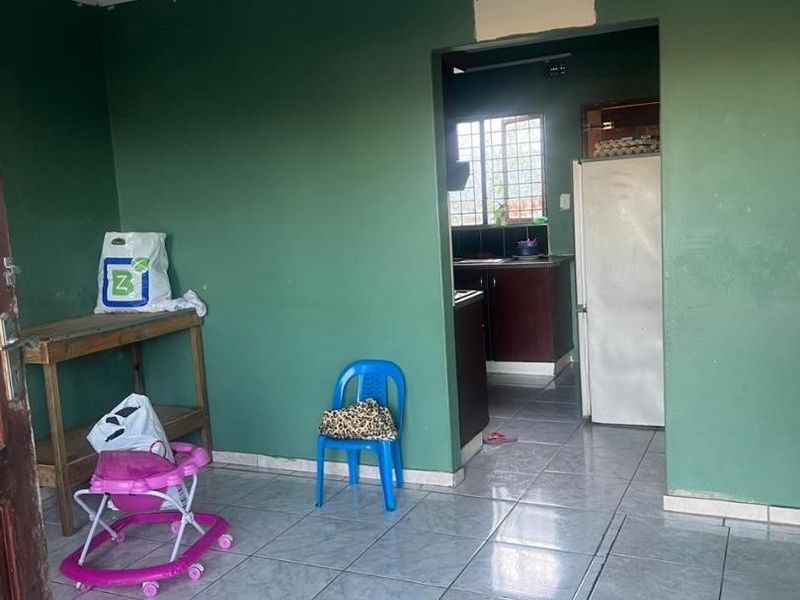 Spacious 4-Bed Family Home with Flatlet in Newlands East - Photo 8