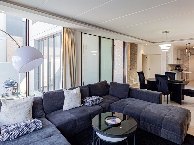 Sole and exclusive mandate. Beautiful spacious 4 bedroom 3 bath house - Photo 3