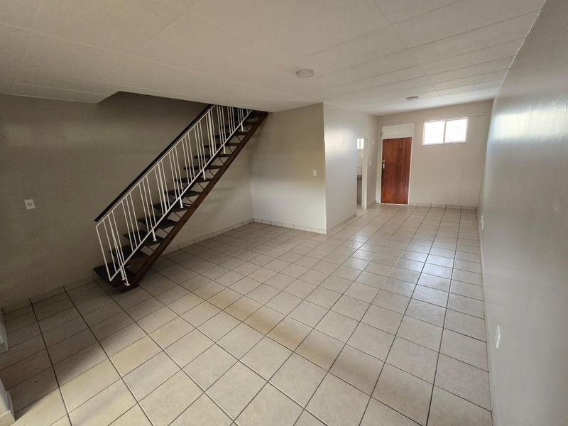 2 Bedroom apartment in Rietfontein - Photo 4
