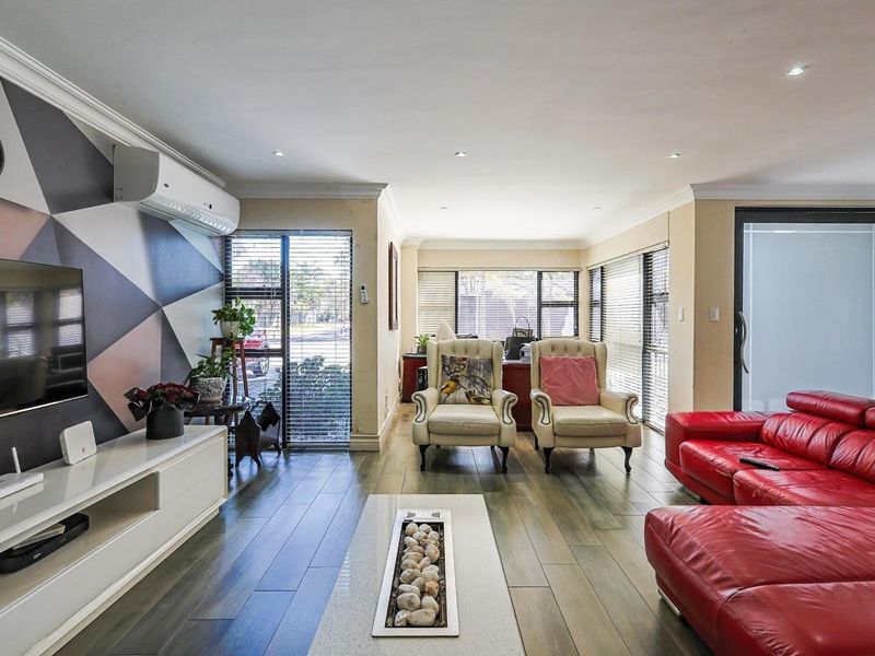 Modern Furnished 3-Bedroom Home with Pool, Cinema Room & Luxurious Finishes - Photo 6