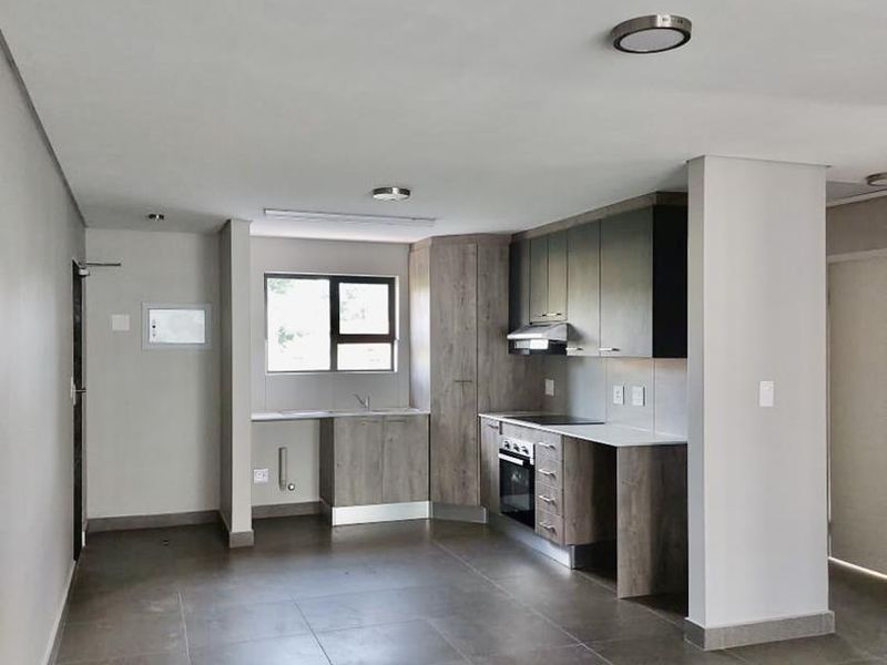 1 bedroom Loft unit in a small Security Estate!! - Photo 8