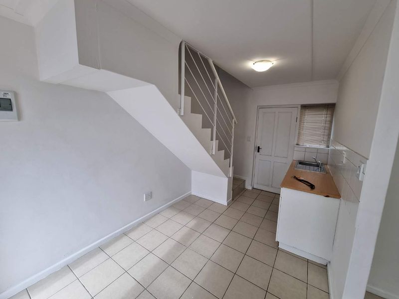 Unfurnished 2-Bedroom Duplex Apartment for Rent in Maitland - Photo 8